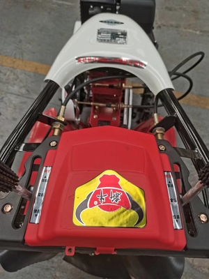 EY28 benzinemotor met vierwielaandrijving Mini Power Tiller Cultivator met chassisstructuur
