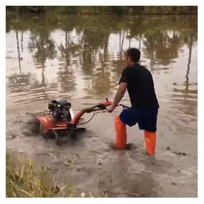 Krachtige 4 kW benzinemotor cultivator met nieuwste versnellingsbak en vier wielen