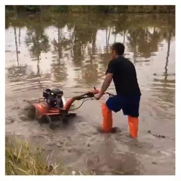 Gas mini power tiller met roterende tillage lichtgewicht en 65 kg laadvermogen