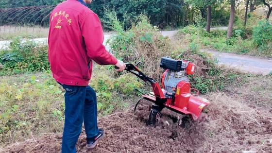 186F Dieselmotor met vierwielaandrijving Mini Power Tiller Cultivator voor efficiëntie van boerderijen