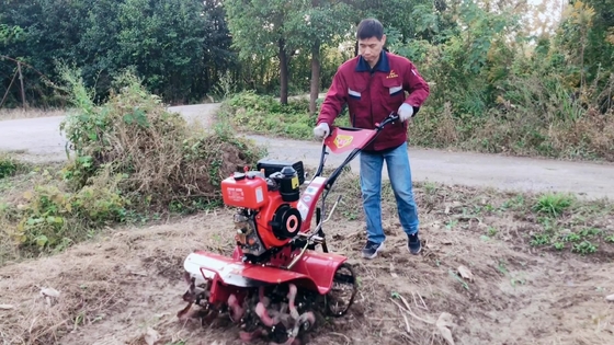 186F Dieselmotor met vierwielaandrijving Mini Power Tiller Cultivator voor efficiëntie van boerderijen