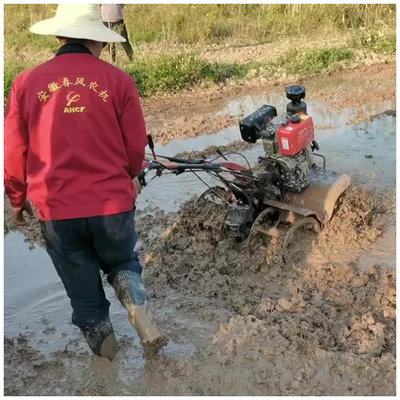 Hoogsnelheid 4WD-cultivatoren Landbouwmachines Uitrusting met ontwerpmotor